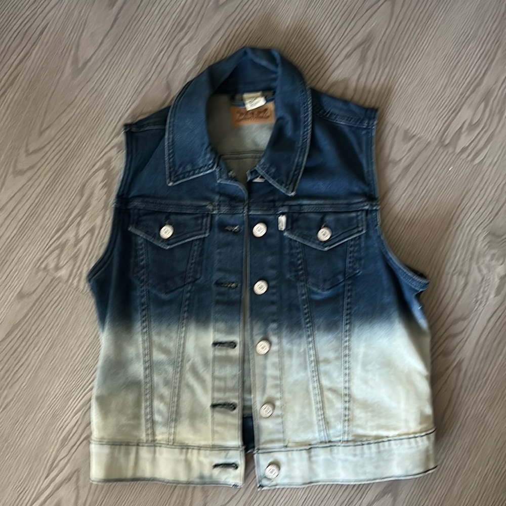 Sleeveless Levi’s Denim Jacket